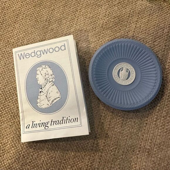 Wedgwood Vintage Blue Jasperware 225th Anniversary Small‎ Fluted Plate with Box - Picture 2 of 7